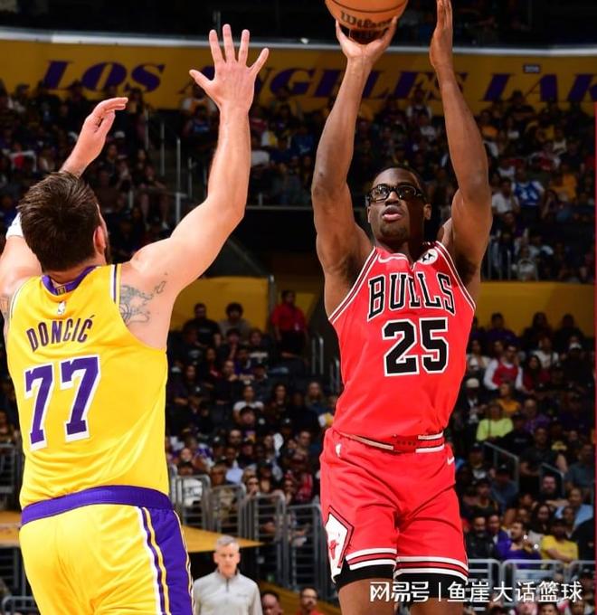 湖人险胜公牛 詹姆斯复出东契奇狂砍51分 里夫斯