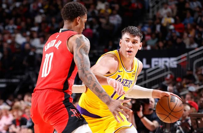 湖人险胜火箭拉拉维亚首秀惊艳 12分钟贡献7分