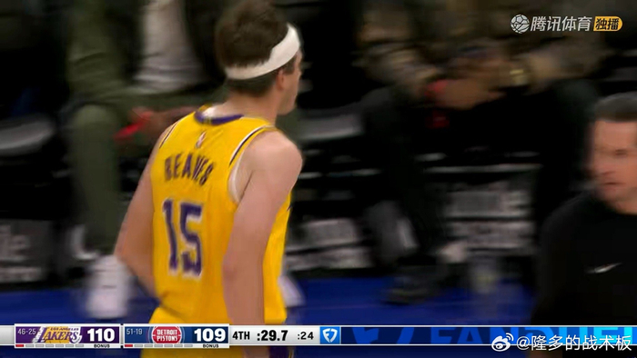 里夫斯关键进球助湖人逆转活塞 单打詹金斯锁定