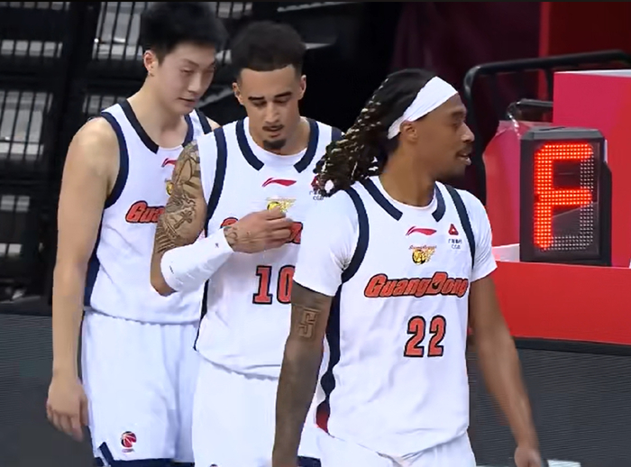 广东外援麦考尔砍43分率队逆转青岛