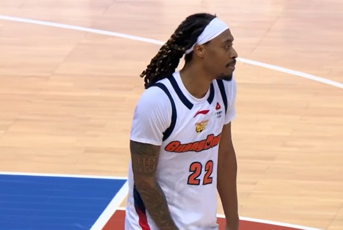 广东外援麦考尔砍43分率队逆转青岛