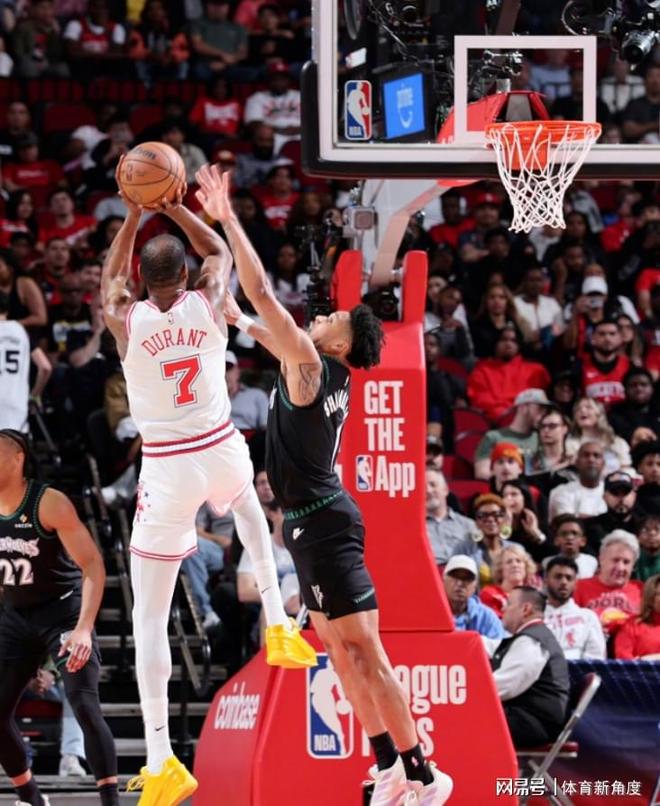 湖人季后赛对阵森林狼与火箭的博弈：詹姆斯状