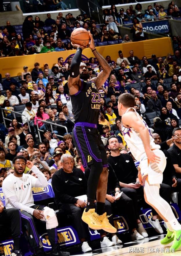 湖人季后赛对阵森林狼与火箭的博弈：詹姆斯状